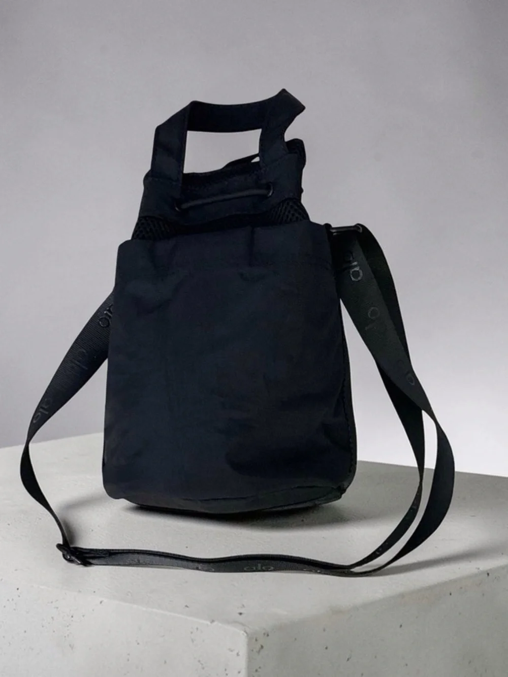 🤩ALO Yoga Black Drawstring Crossbody Bag